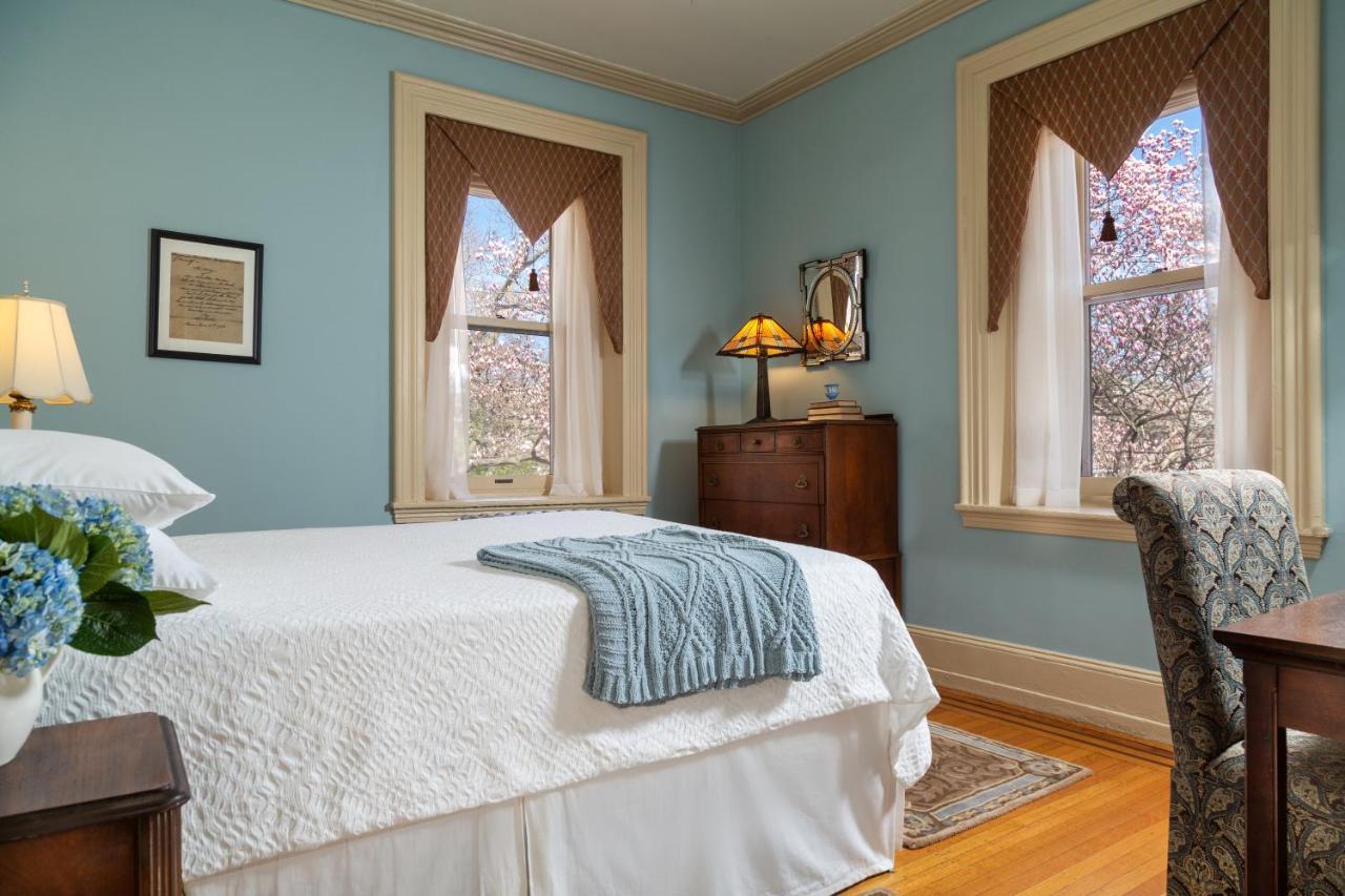 Chambre Lit Queen-Size - Vue sur Jardin