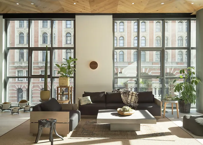 Hotel with view: Roost East Market